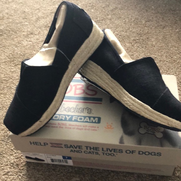 Skechers Shoes - NWT size 7 black Bobs.